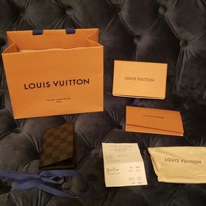 LOUIS VUITTON CARD HOLDER WALLET.